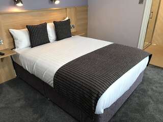 Отели типа «постель и завтрак» Kennedys B&B Drumcondra Дублин Двухместный номер с 1 кроватью и собственной ванной комнатой-1